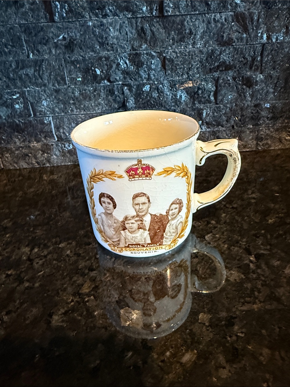 Vintage-Style Ceramic White and Gold Decorative Mug to celebrate the Coronation.